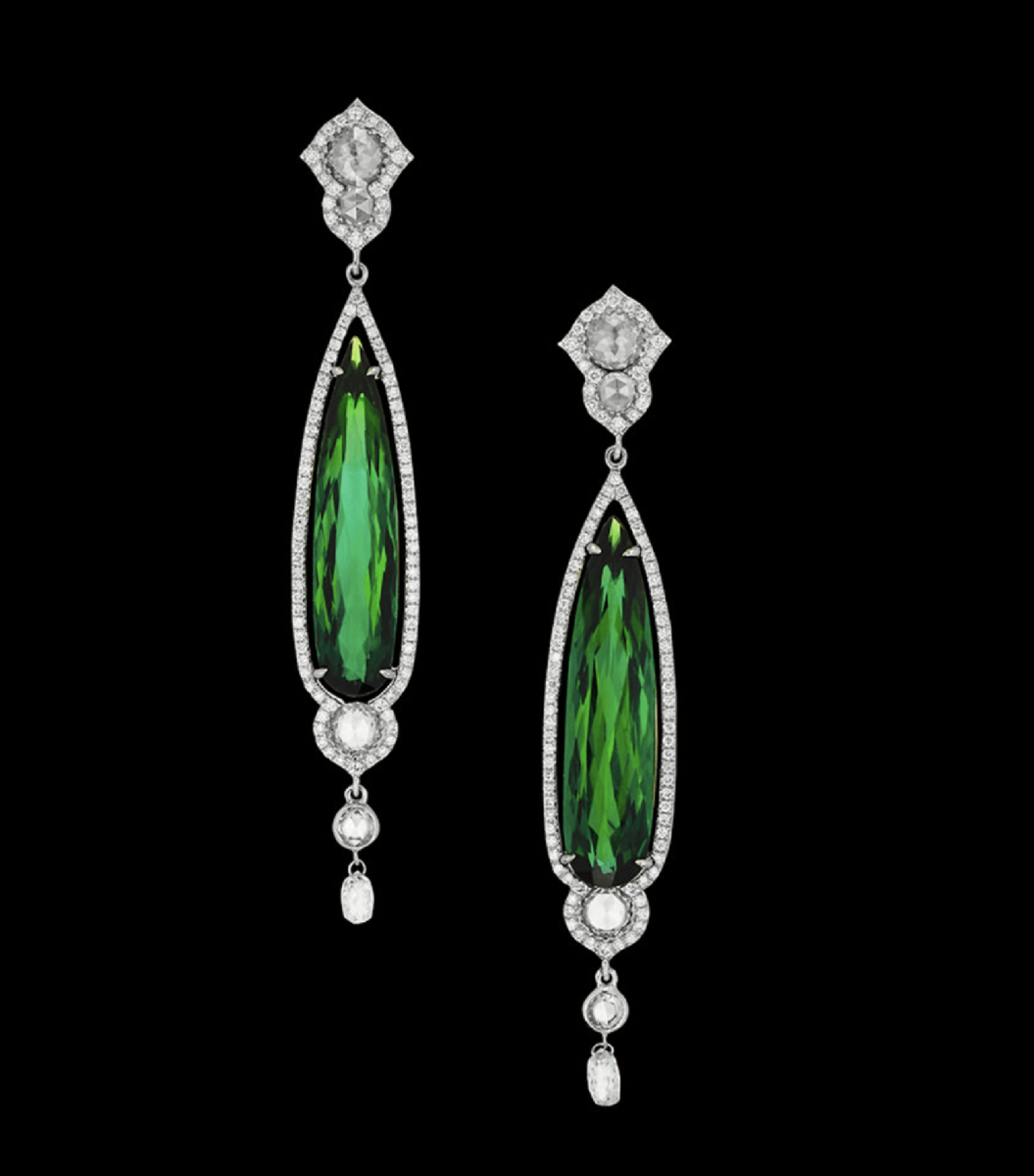 Серьги от изральского ювелирного бренда Inbar с афганскими изумрудами и бриллиантами. Статьи выходят каждый день после 18:00 по мск. Источник фото: inbarfinejewellery.com