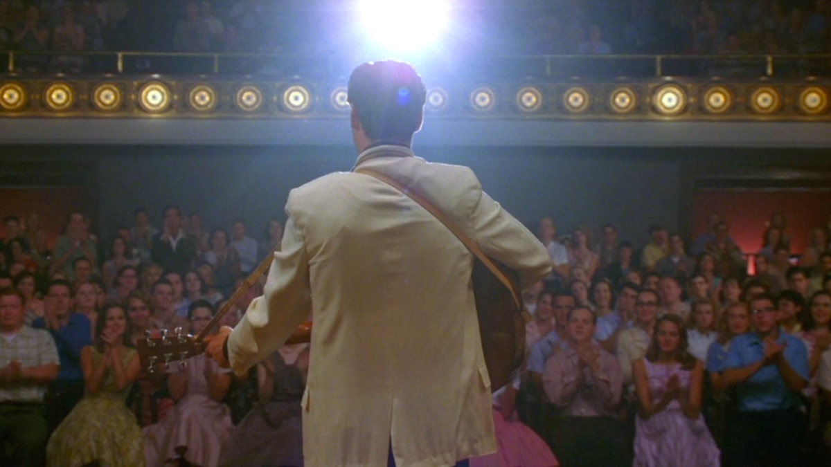 Кадр из фильма "Переступить черту" (2005 г.)