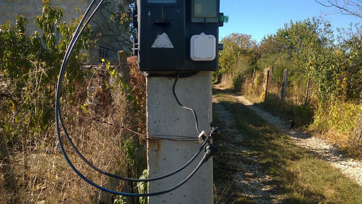 Вот так сейчас выглядит подключение счетчика к дому