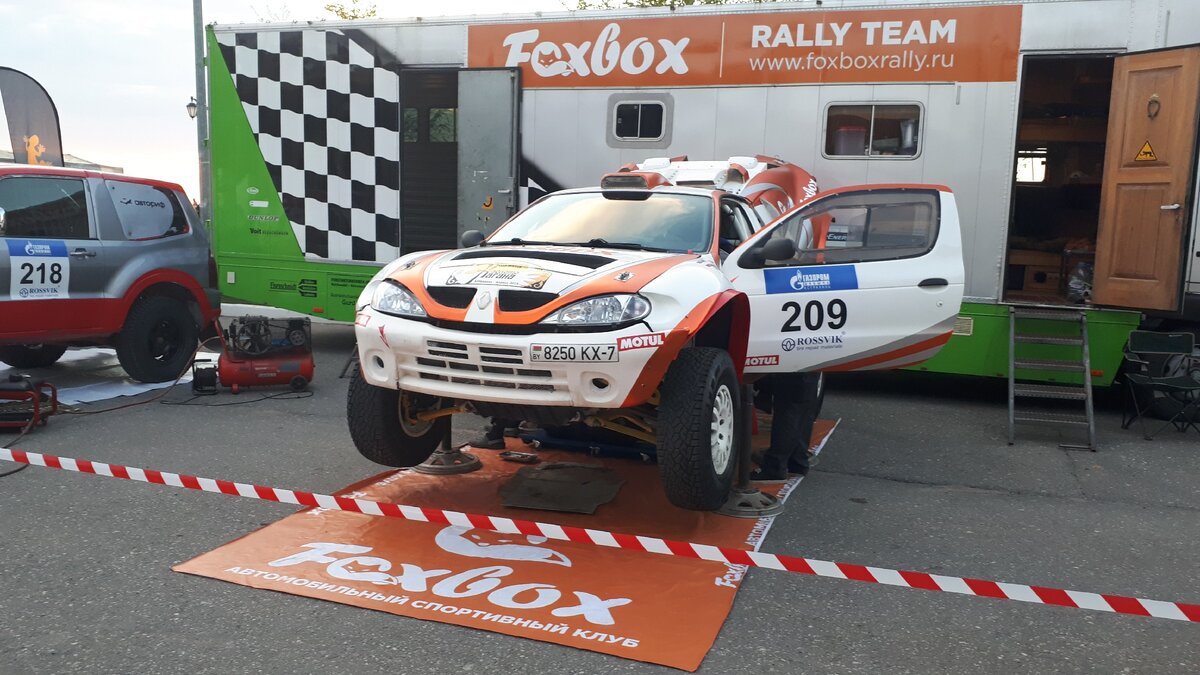 Вот такой монстр на базе рено меган.