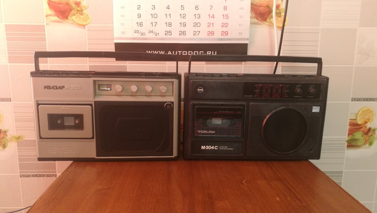 Слева - Квазар М-303, справа - Томь М-304С