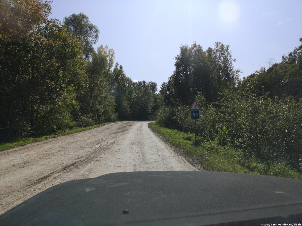 Бездорожье, колеи и дорогущий понтонный мост. Был потрясен, увидев, что  стало с бывшей союзной дорогой P242 