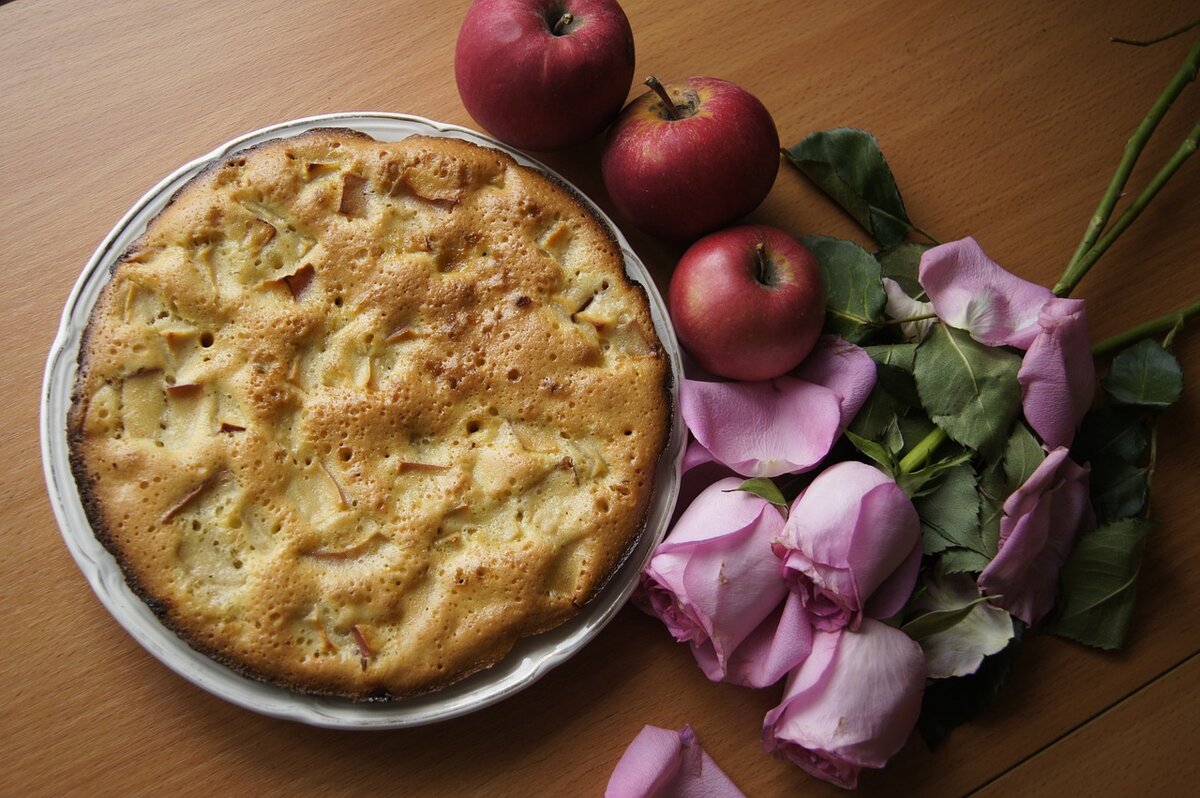 Рецепт вкуснейшего пирога с яблоками прямо тут и сейчас ! Заходи  !