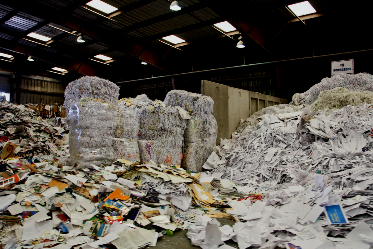 Переработки бумажных отходов. Утилизация отходов бумаги. Бумага вторсырье. Утилизация макулатуры. Утилизация бумаги и картона.