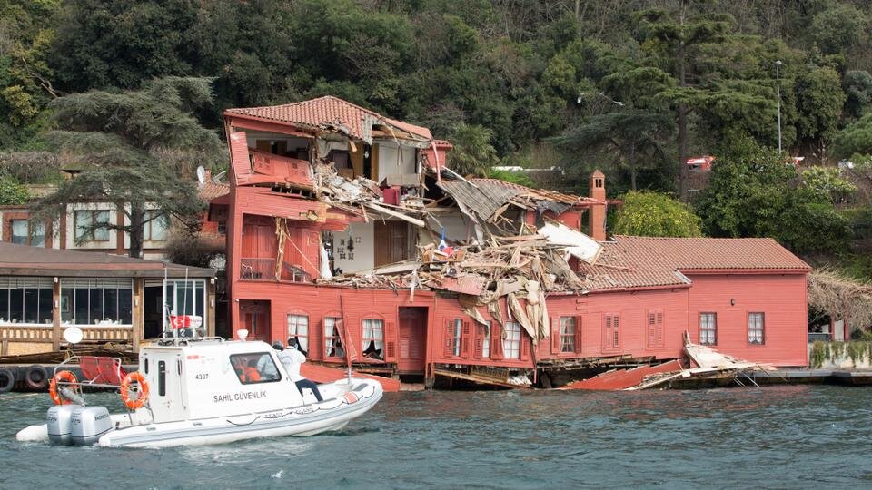 Фото - https://www.trtworld.com/turkey/bosphorus-reopens-after-vessel-crash-16572