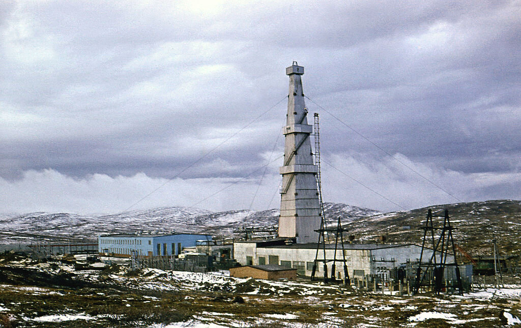 Буровая первого этапа (глубина 7600 м), 1974 год. Фото: Д.Ф. Сабуров - архив Юрия Яковлева. Википедия.