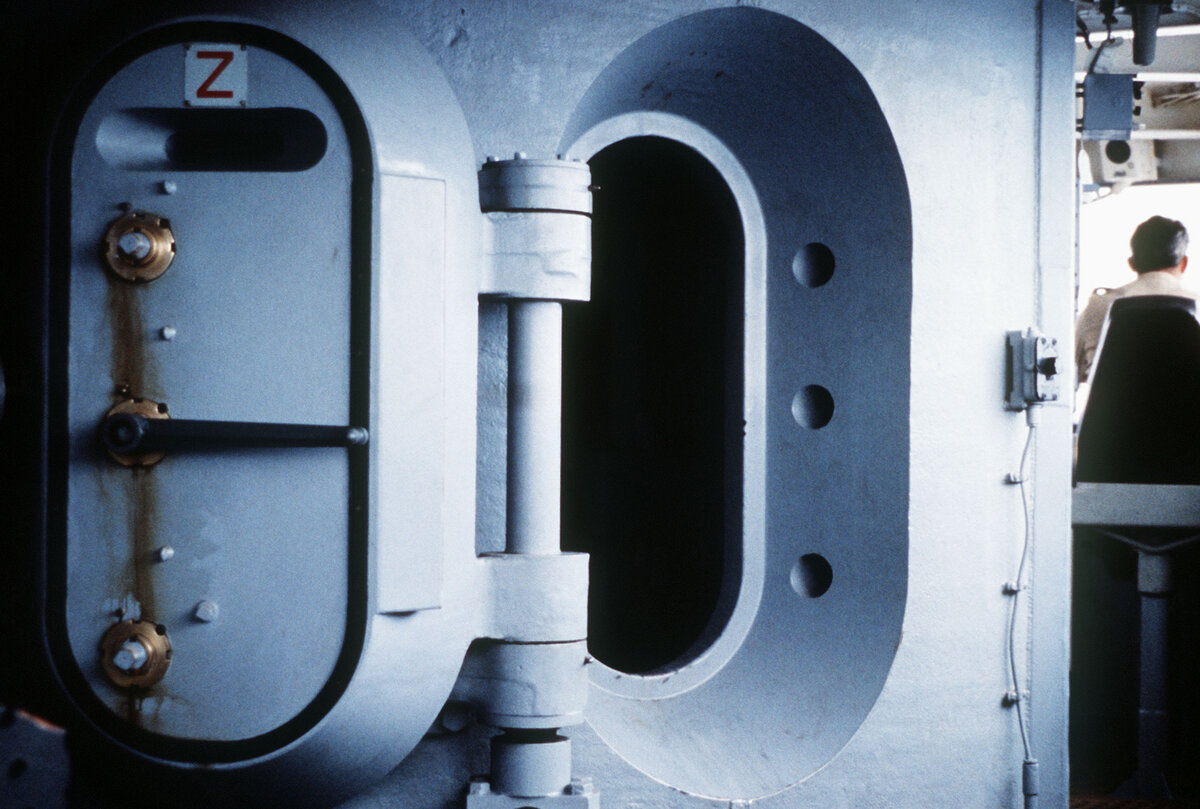 Броневая дверь в боевую рубку линкора "Нью-Джерси" - оцените толщину в 17 дюймов