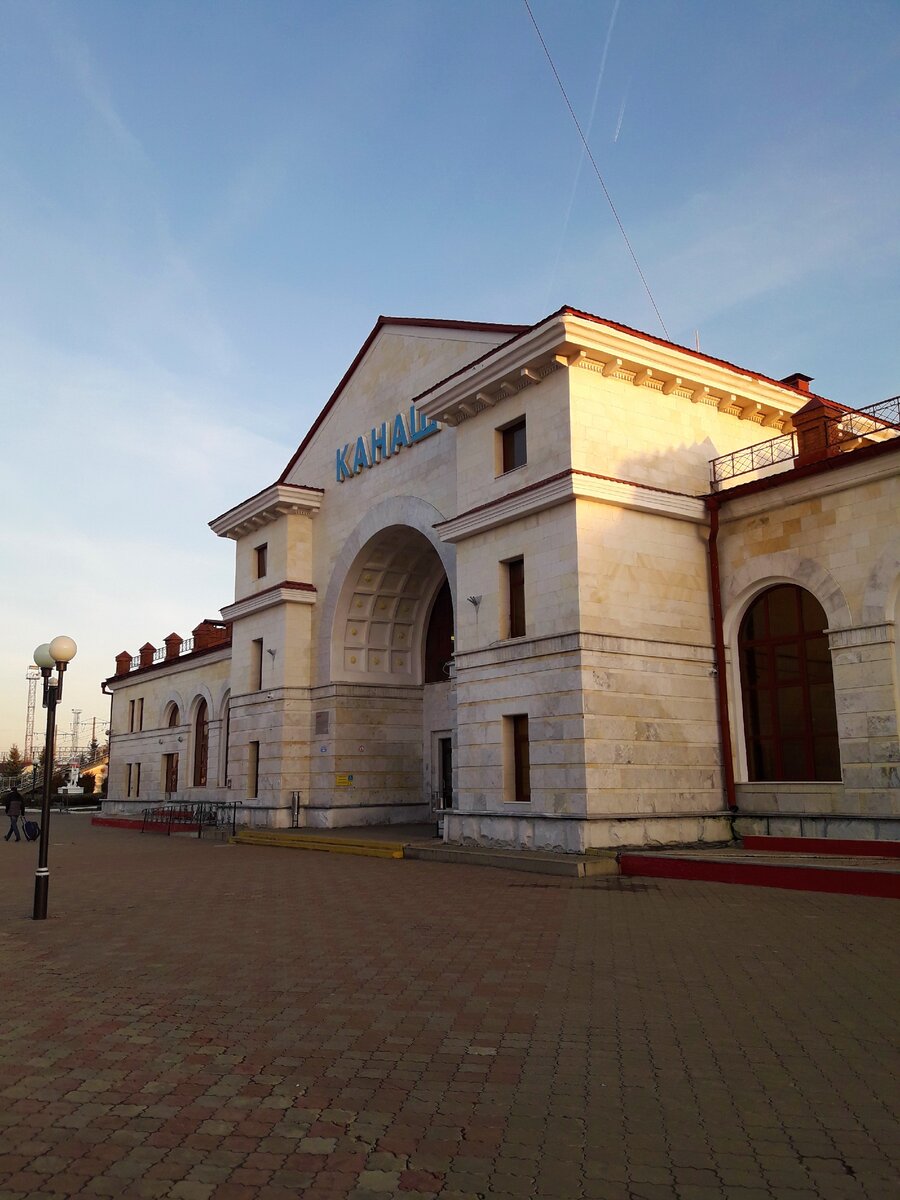 Золотой столб в Поволжье на ж/д станции Канаш (Шихраны) с отметкой в 50 000 км., романтика поездов и старый вокзал…