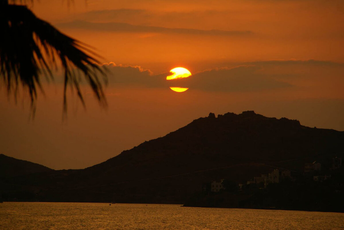 Закат в бухте Ялыкавак снятый с крыши отеля Ялипарк