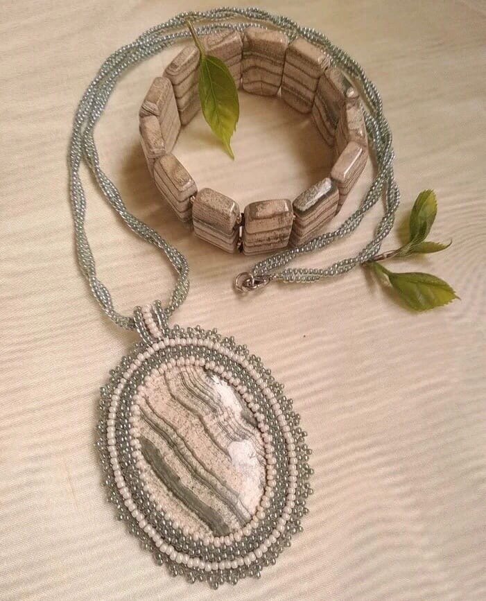 Колье и браслет из скарна