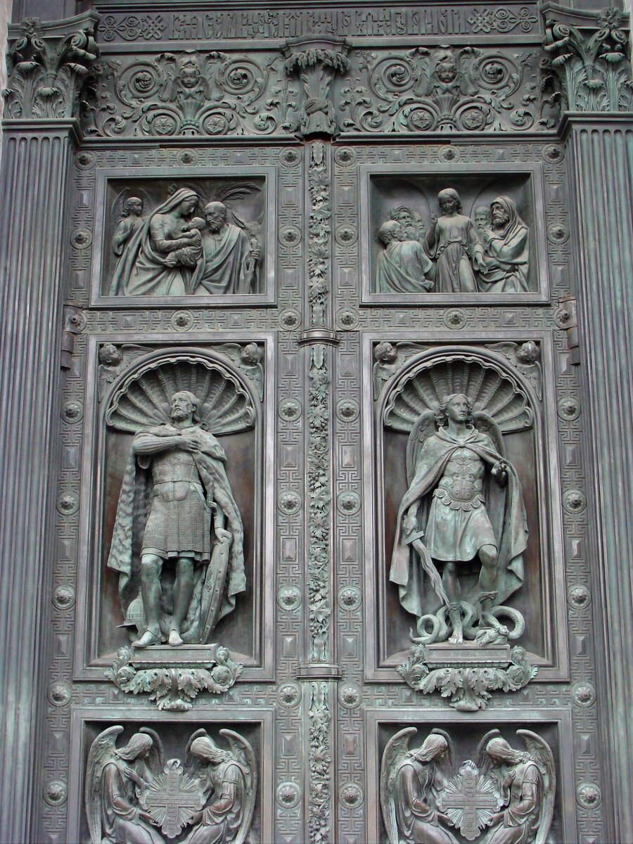 Двери в исаакиевский собор