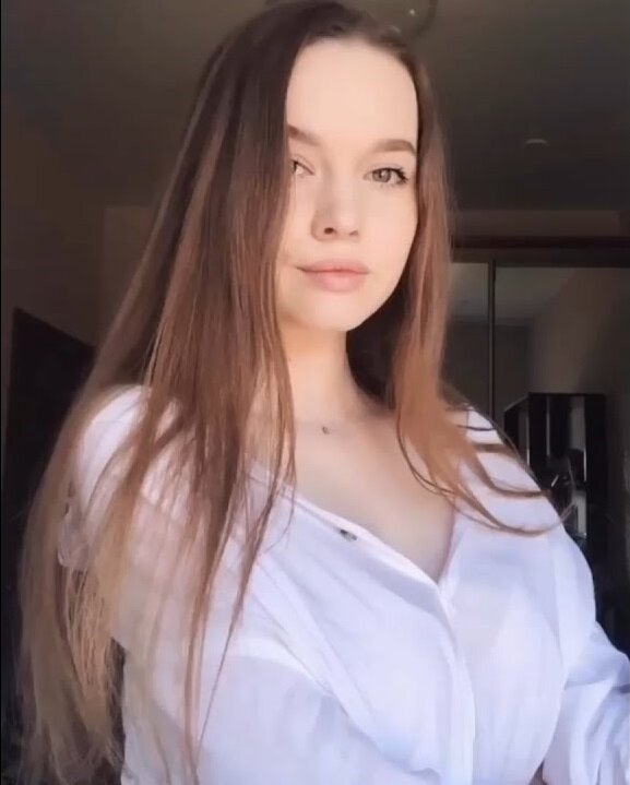 Стихотворение читает Кристина Волкова