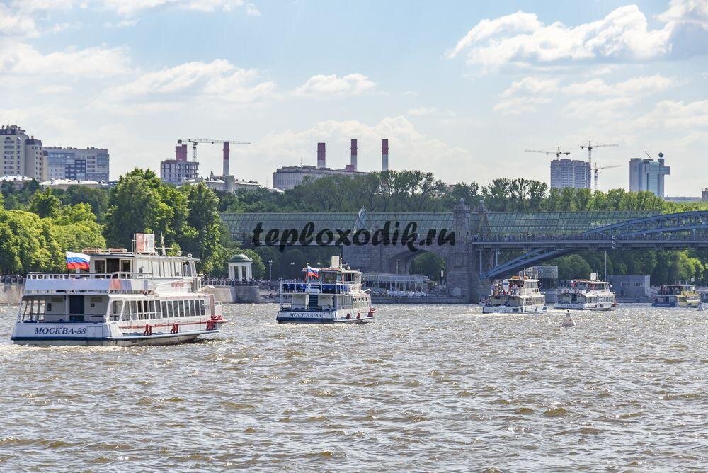 Теплоходы на Москве реке
