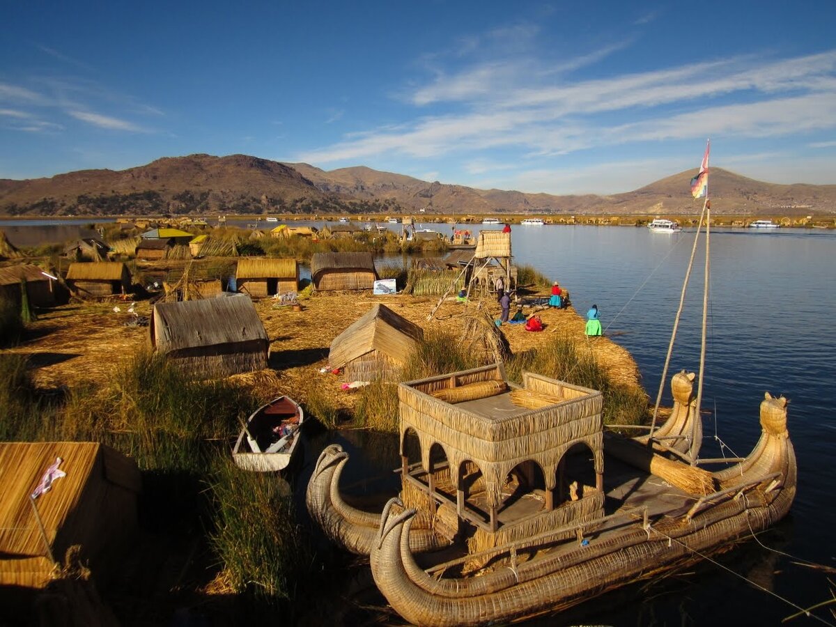Источник фото: https://hiddenincatours.com/exploring-the-floating-islands-of-lake-titicaca-in-peru/