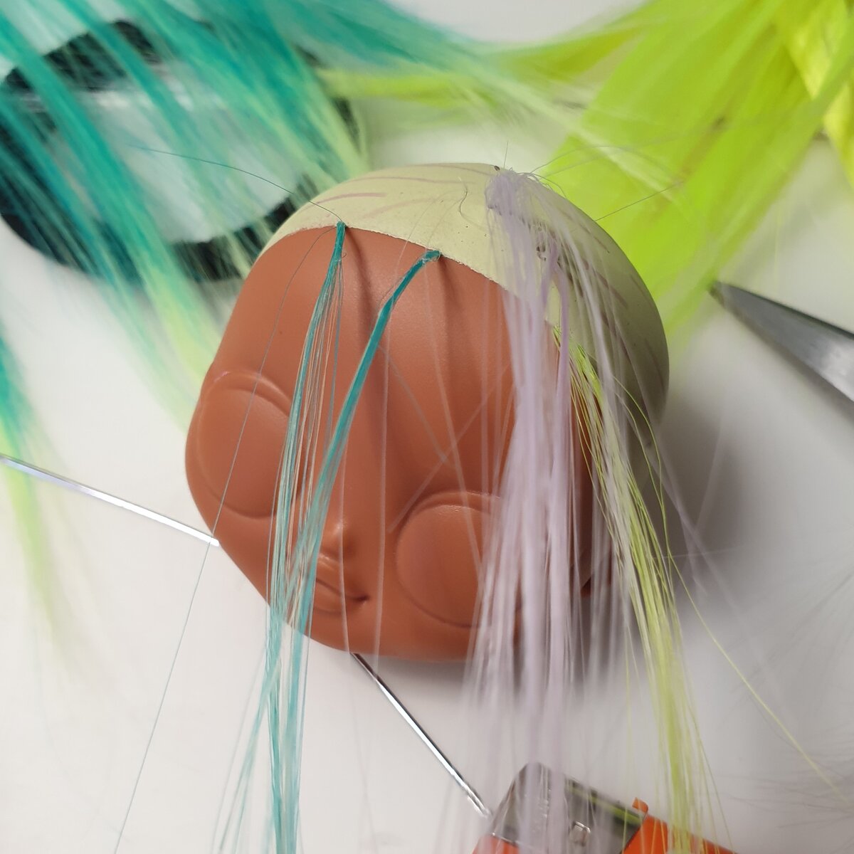 Я решила начать с челки. 