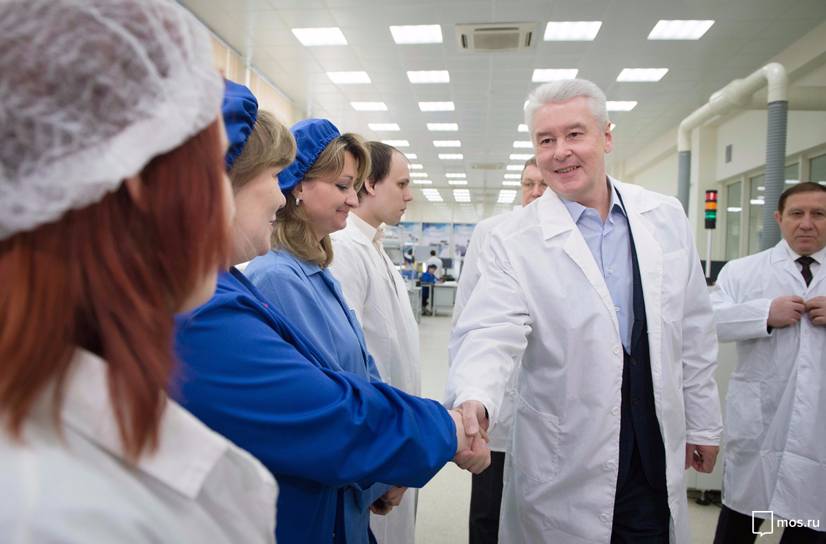 Ух ты какой заботливый и радушный туточки, с медиками, под камеры, понаехало ручкаться из своей вечной мерзлоты. Как припекло и понадобилось срочно отмыть репутацию, так сразу переобулся в кувырке и забегал мимимишные интервьюшечки бомбить.