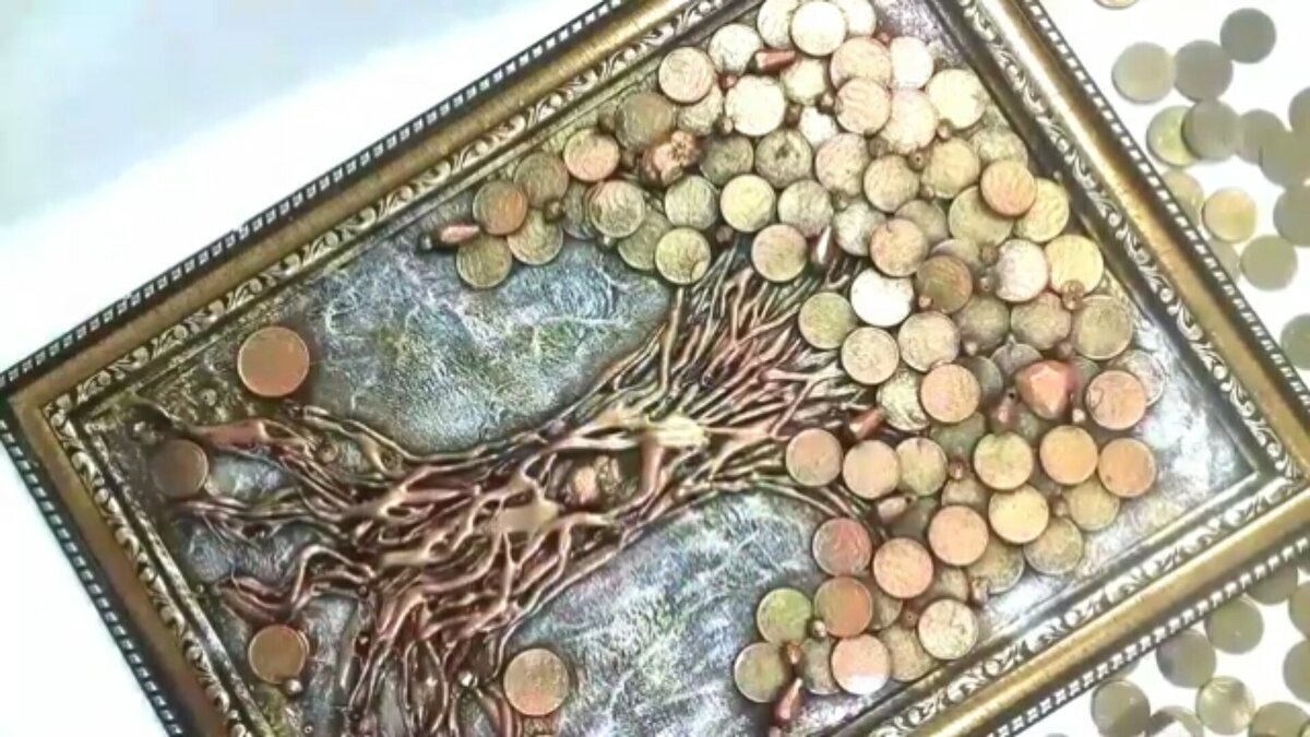Картина денежного дерева из настоящих монеток