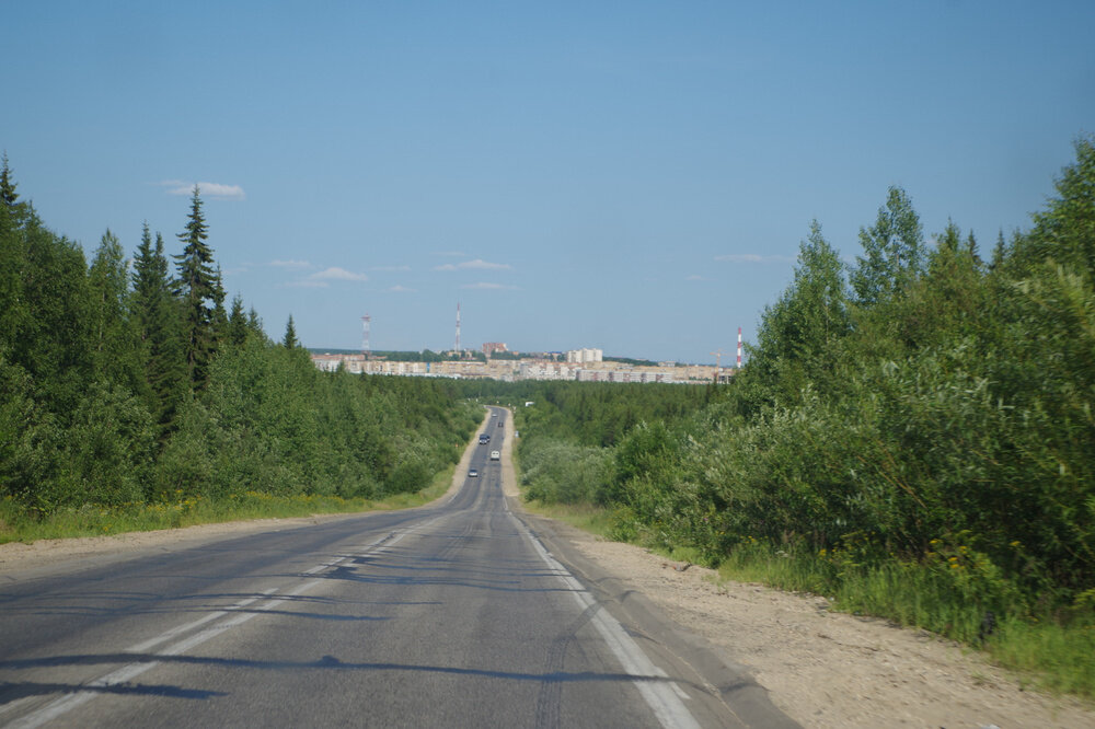 Печорск. Троицко-Печорск Республика Коми. Ухта вид с дороги. Троицко Печорск длинный дом. Троицко Печорск спуск к иылае.