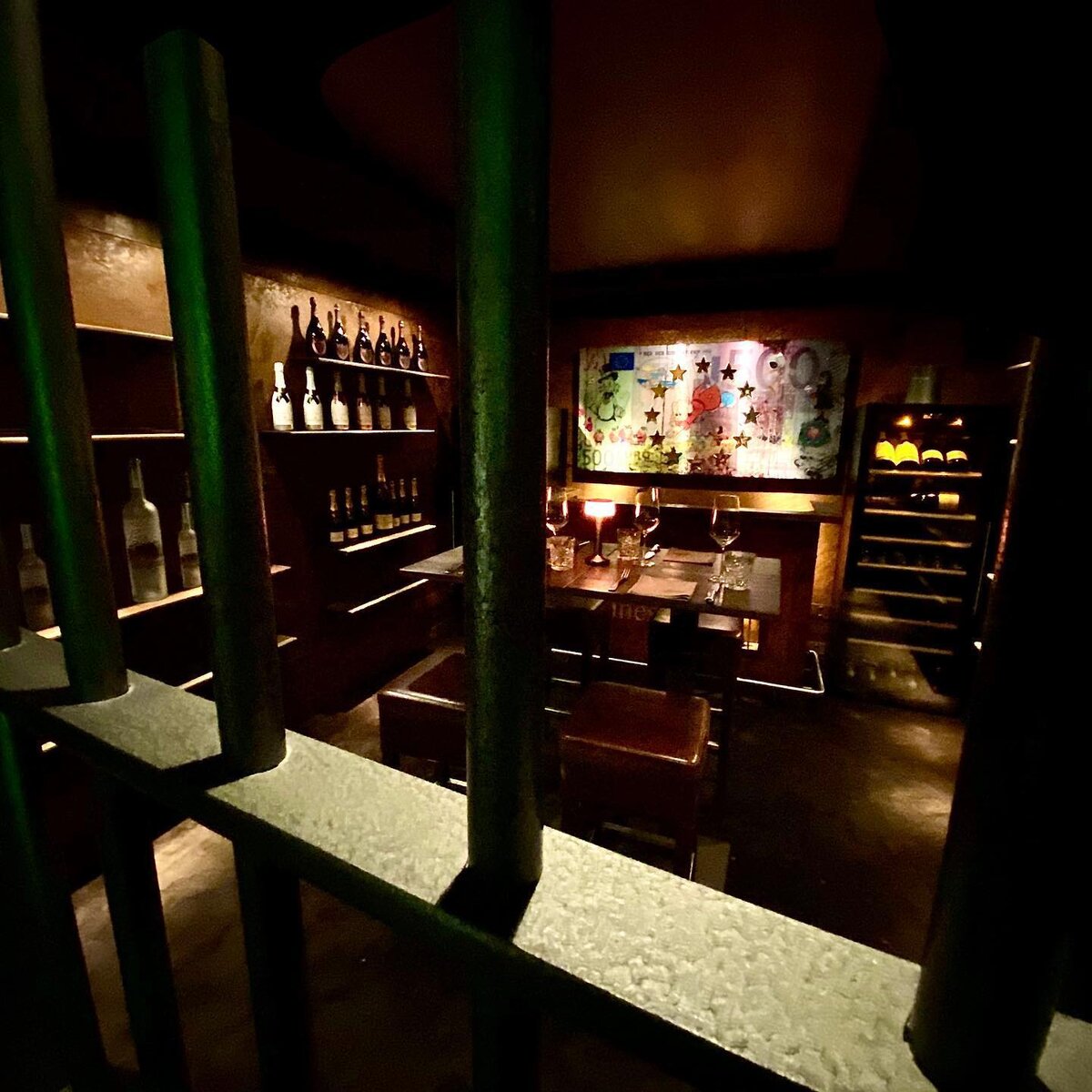 Алкогольное хранилище с дегустационной комнатой в ресторане Tresor.