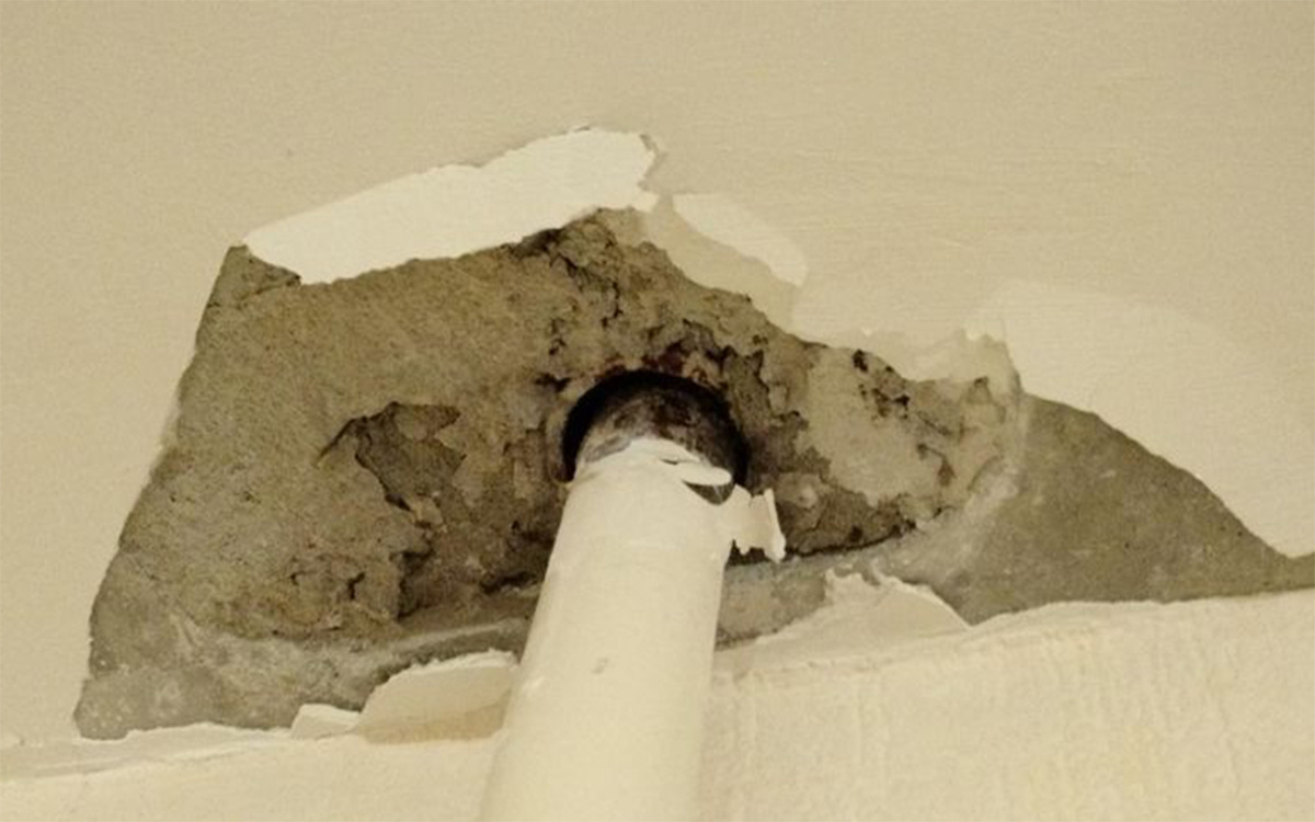 Щель с палец! 