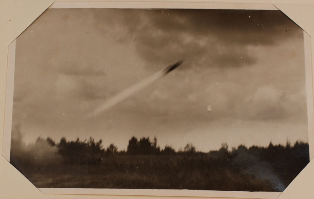 Углы возвышения торпедам задавали вручную, с разницей в 10 градусов. Первый раз выстрелили с закрытыми люками, второй — с открытыми, чтобы проверить, как газы от ракетного выхлопа воздействуют на экипаж машины.