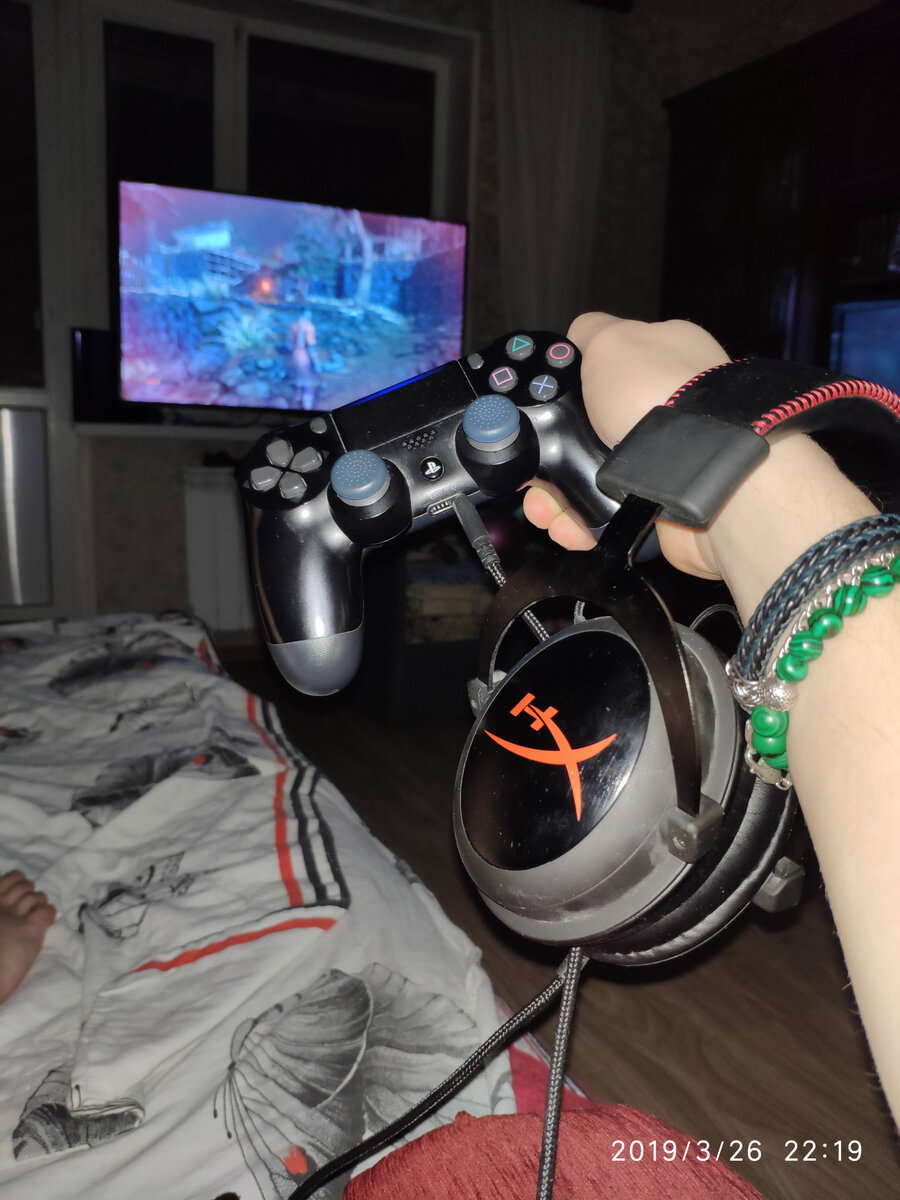 Собственно, жить с мамкой было очень даже неплохо) Мне выделили большую комнату)