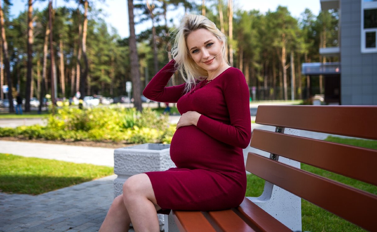 Я из тех девушек, кому важна семья, не карьера. Поэтому когда муж заговорил о ребенке, я быстро согласилась и уже через месяц мы были безумно рады двум полоскам на тесте. Но радость быстро ушла и пришел жуткий токсикоз. Я не могла есть, ездить в транспорте, а в переди меня ждало два месяца учебы. 