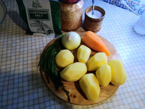 Овощи для супа, капуста квашеная из домашних заготовок