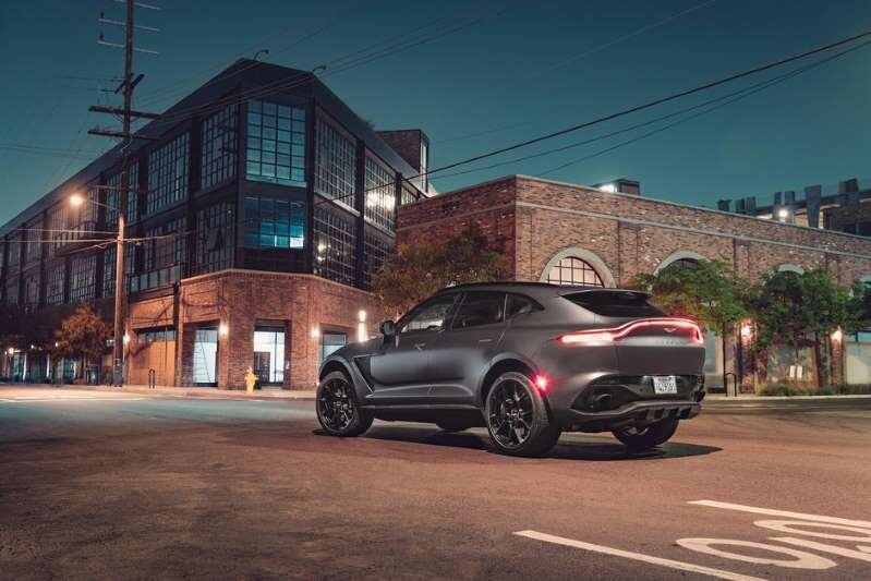 Aston Martin DBX 2021