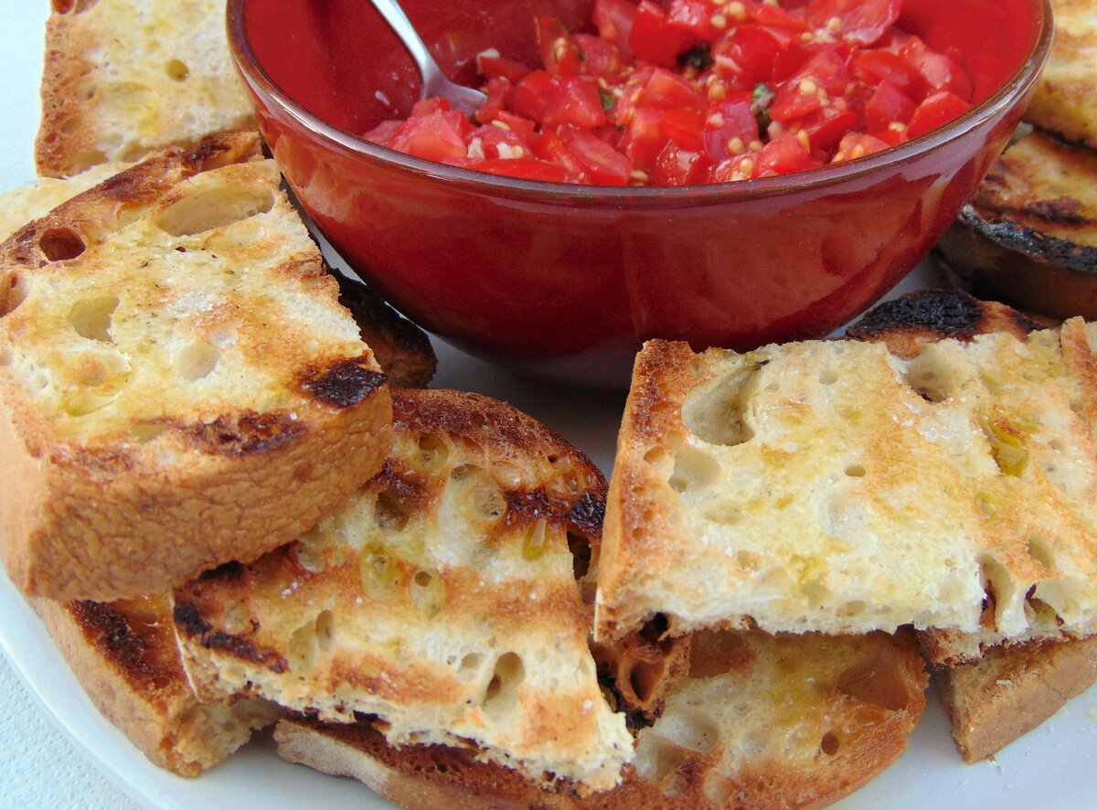 Итальянские  "Bruschette al pomodoro", фото автора.