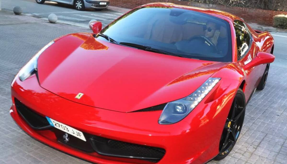 Неймар на своей Феррари