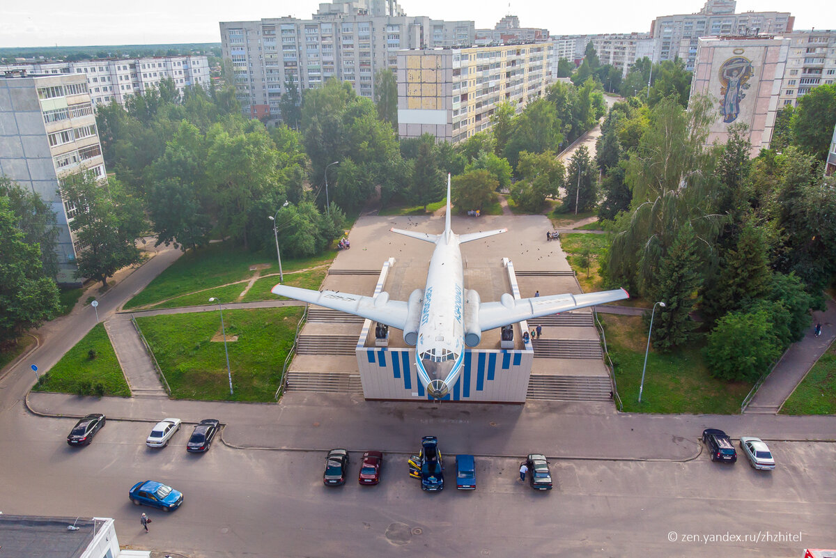 Советский лайнер среди многоэтажек. Ту-104 в Рыбинске | ЖЖитель:  путешествия и авиация | Дзен