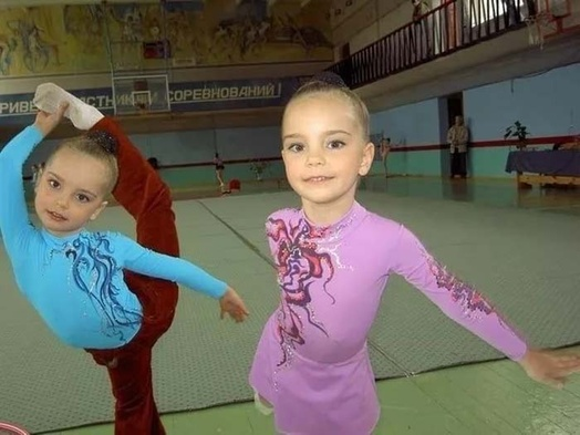 Пусть российские гимнастки-двойняшки Дина и Арина Аверины упустили золото на, за их борьбой с придыханием следила вся страна.-2