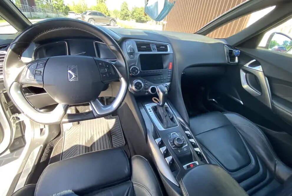 Салон радует превосходным исполнением.