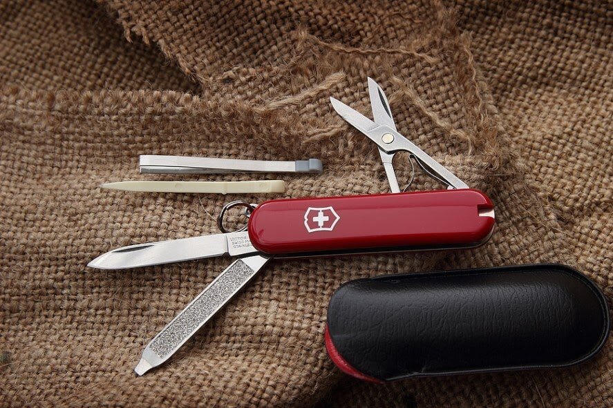 Так швейцарский нож Victorinox выглядит в разложенном виде