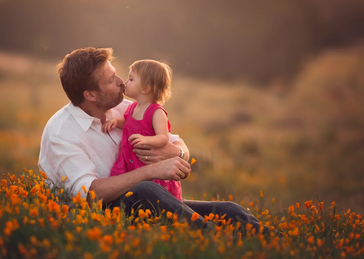 Every day father leave. Every day father leave. силуэт папа с сыном. фон для папы. ребенок за руку с папой.