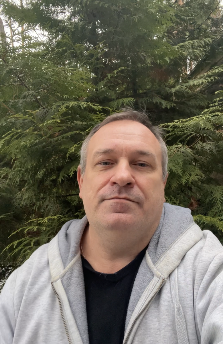 Автор и исполнитель Сергей Степанов.