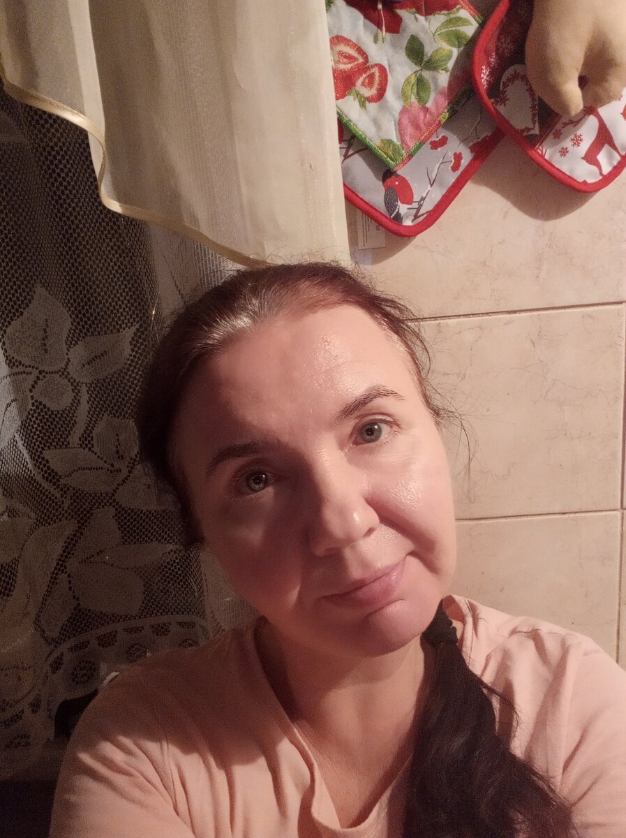 Фото автора. На часах 2:16. Я на кухне. Не сплю....