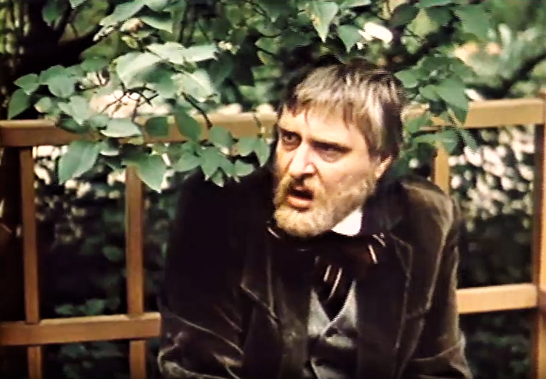 О.Басилашвили в роли Ивана Петровича. Кадр из телефильма "Дядя Ваня" (1986)