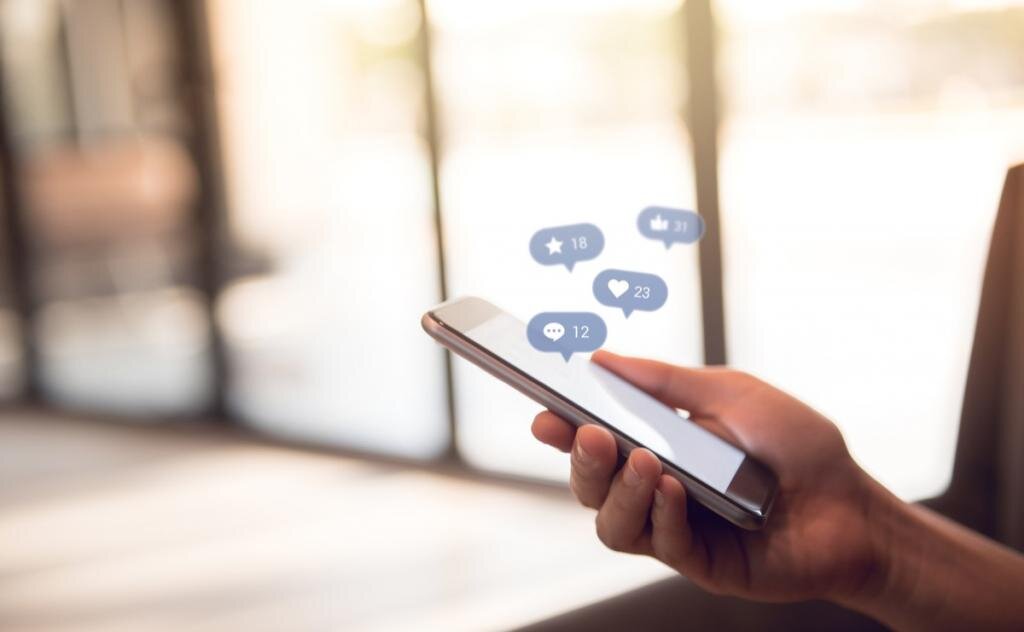 Общение в мессенджерах может быть менее формальным