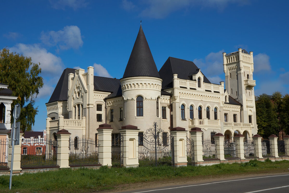 Замок никиты понизовкина в ярославле. Замок купца Понизовкина. Замок купца Понизовкина Ярославль. Замок Никиты Понизовкина.