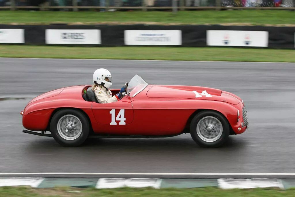 Ferrari 125S – первое творение Энцо Феррари.

В 1947 году разработанный им двигатель имел объем 1.5л и мощность в 120 лошадиных сил. Максимальная скорость составляла 170 км/ч, а разгон до 100 км/ч занимал 8.5 секунд. Всего было создано 2 таких автомобиля.
