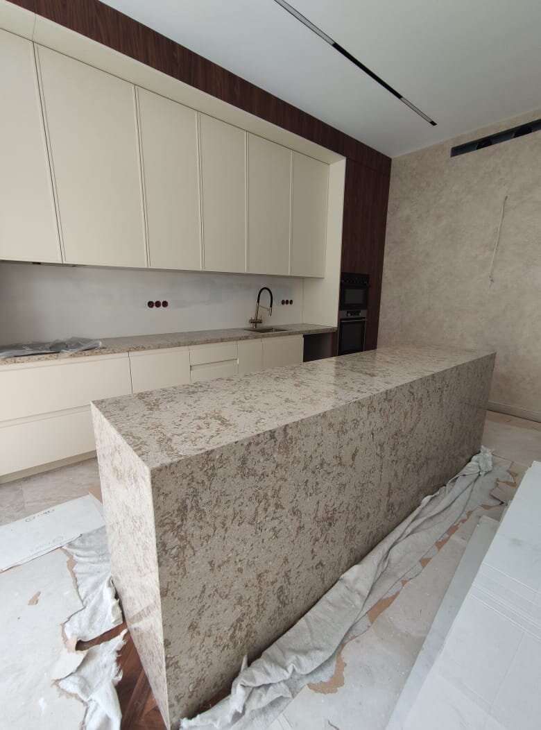 Барная стойка из камня в ЖК Донское подворье. фото ARTTUNDRA