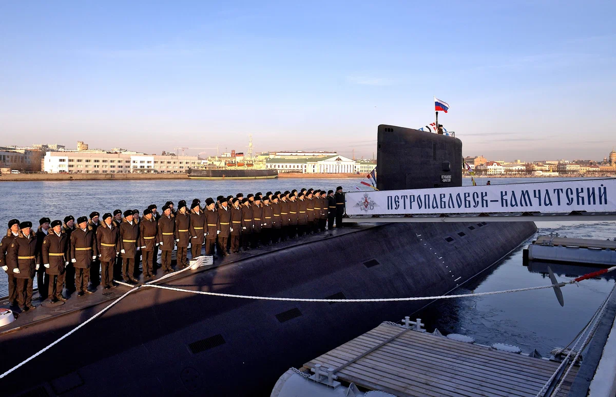 2019, 25 ноября - На Адмиралтейских верфях состоялась церемония поднятия флага на подводной лодке проекта 636.3 «Петропавловск-Камчатский».