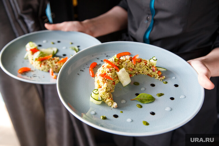    В заведении подают блюда из разных кухонь мира