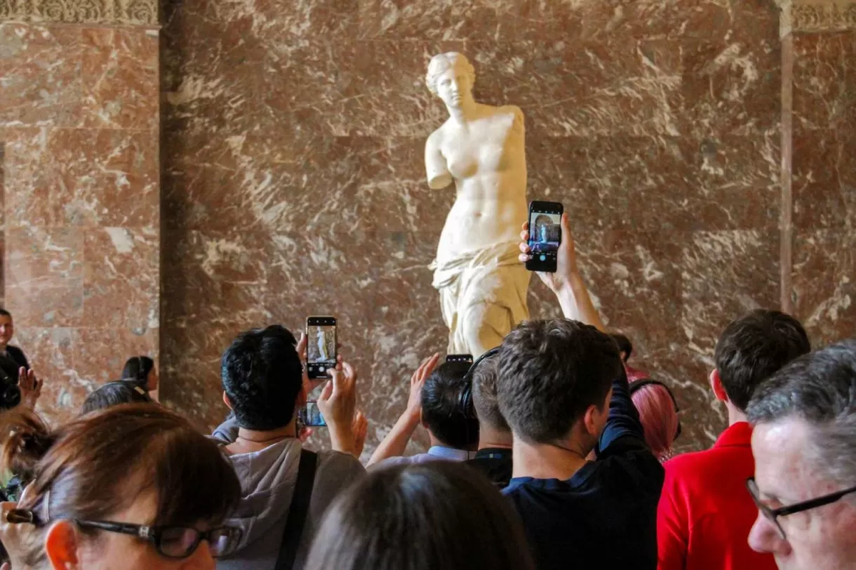 Венера Милосская – одна из главных статуй мира. Местонахождение - парижский музей Лувр.