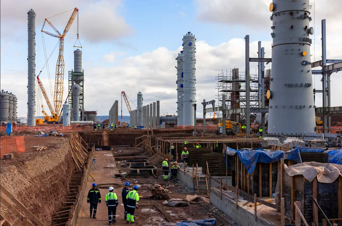 Стройка невиданных масштабов развернулась на целинных северных землях. Даже сама по себе она является мегапроектом, которых в мире единицы.-3