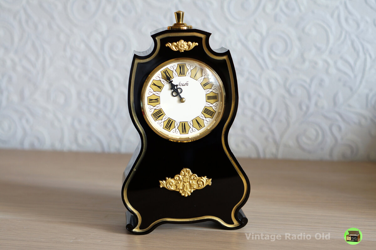 Часы настольные "Агат" 42127Б СССР Златоустовский часовой завод