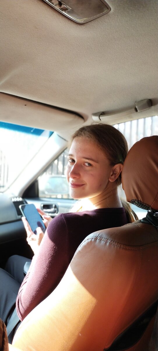 Повезли нашу первокурсницу!