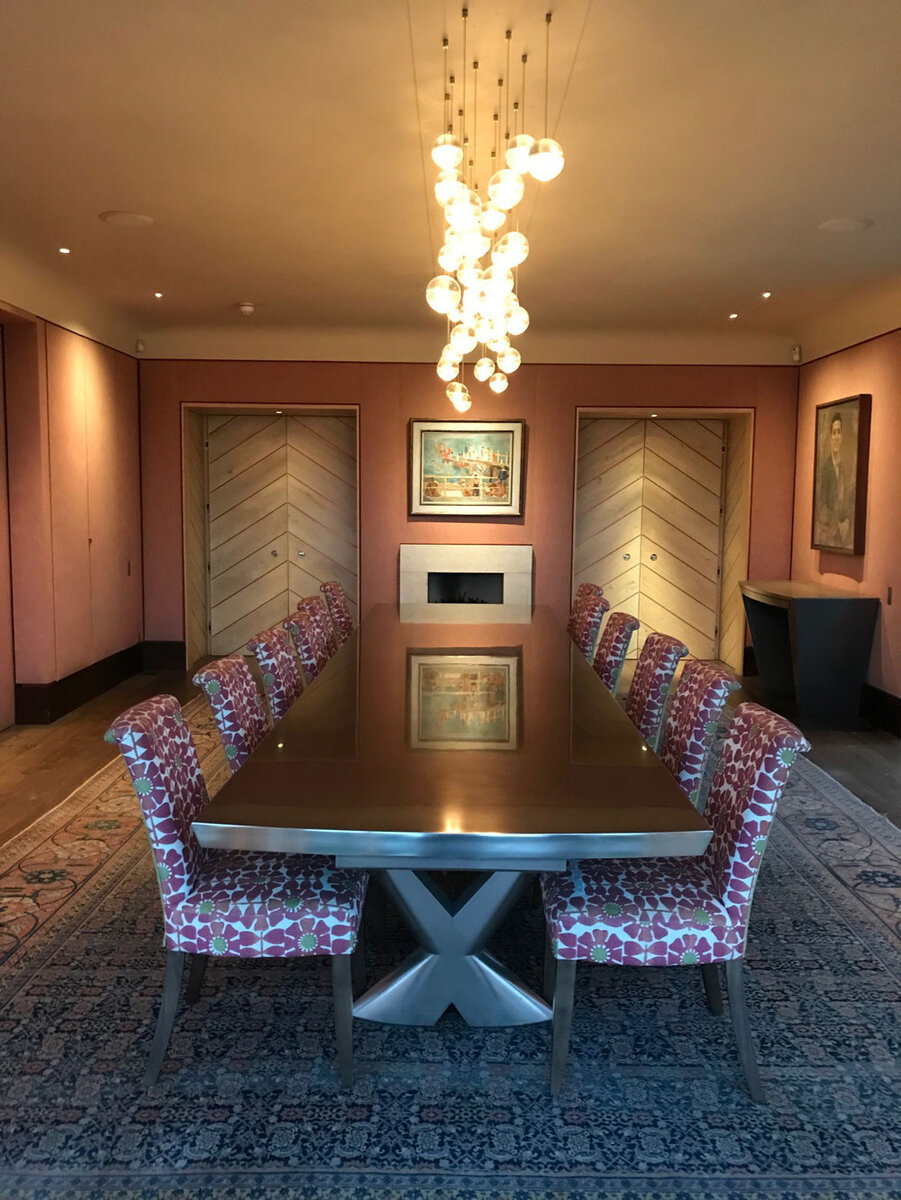 Обеденный стол металлизированный жидким металлом